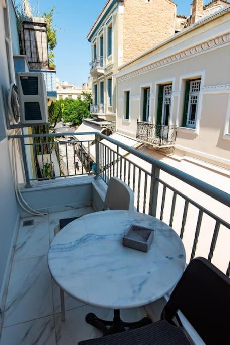 Plaka Nefeli Elegant Urban Retreat In Athens Historic Heart Appartement Buitenkant foto